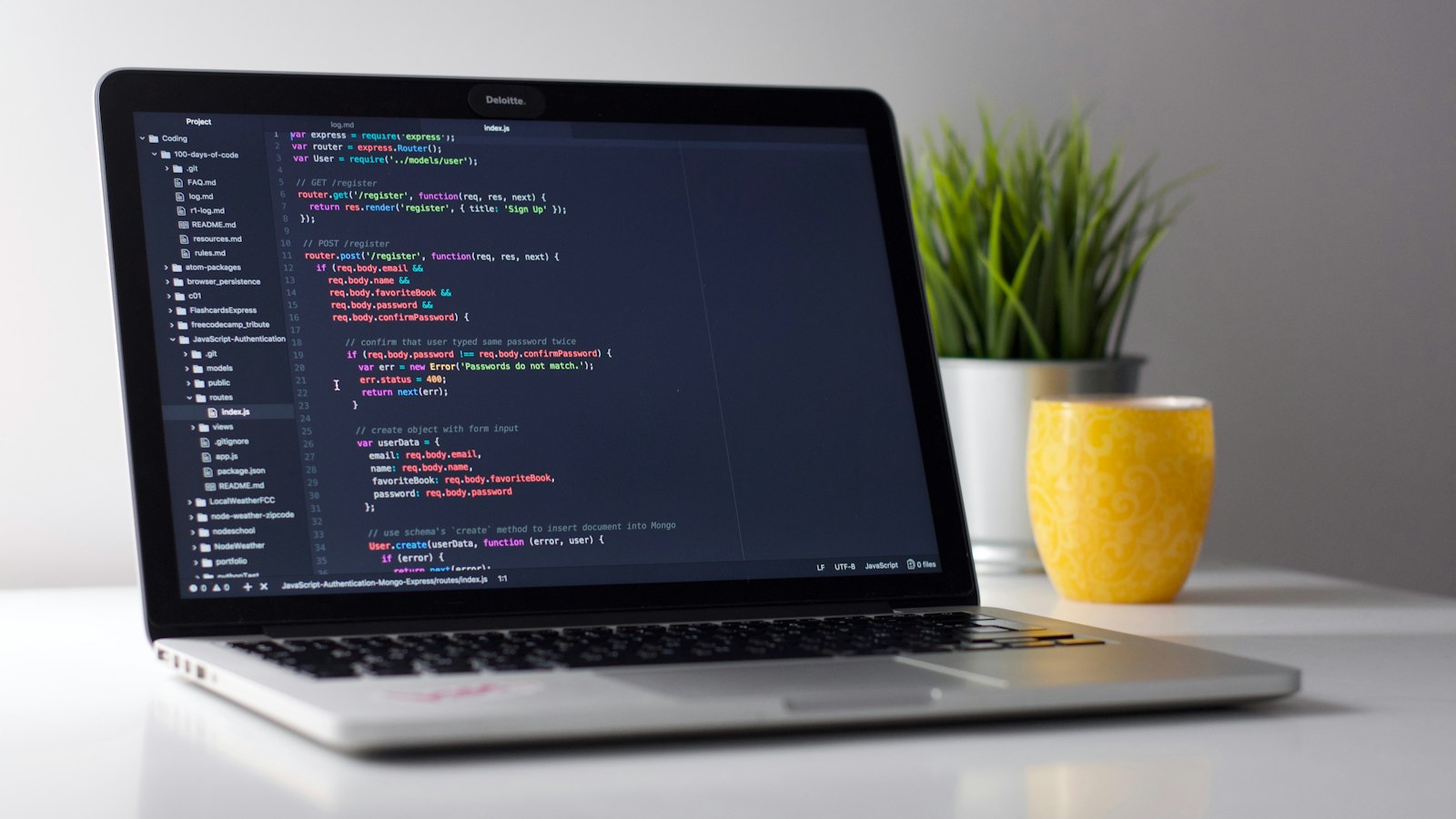Web tabanlı yazılım geliştirme ekranında kod